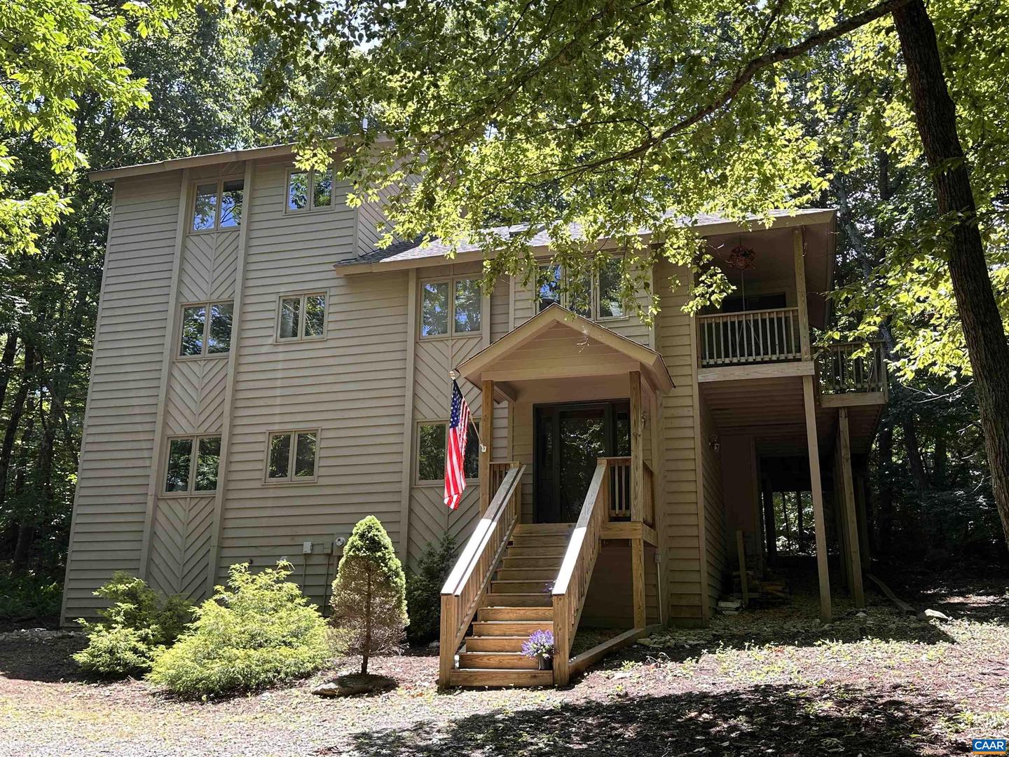 48 Deerberry Ln