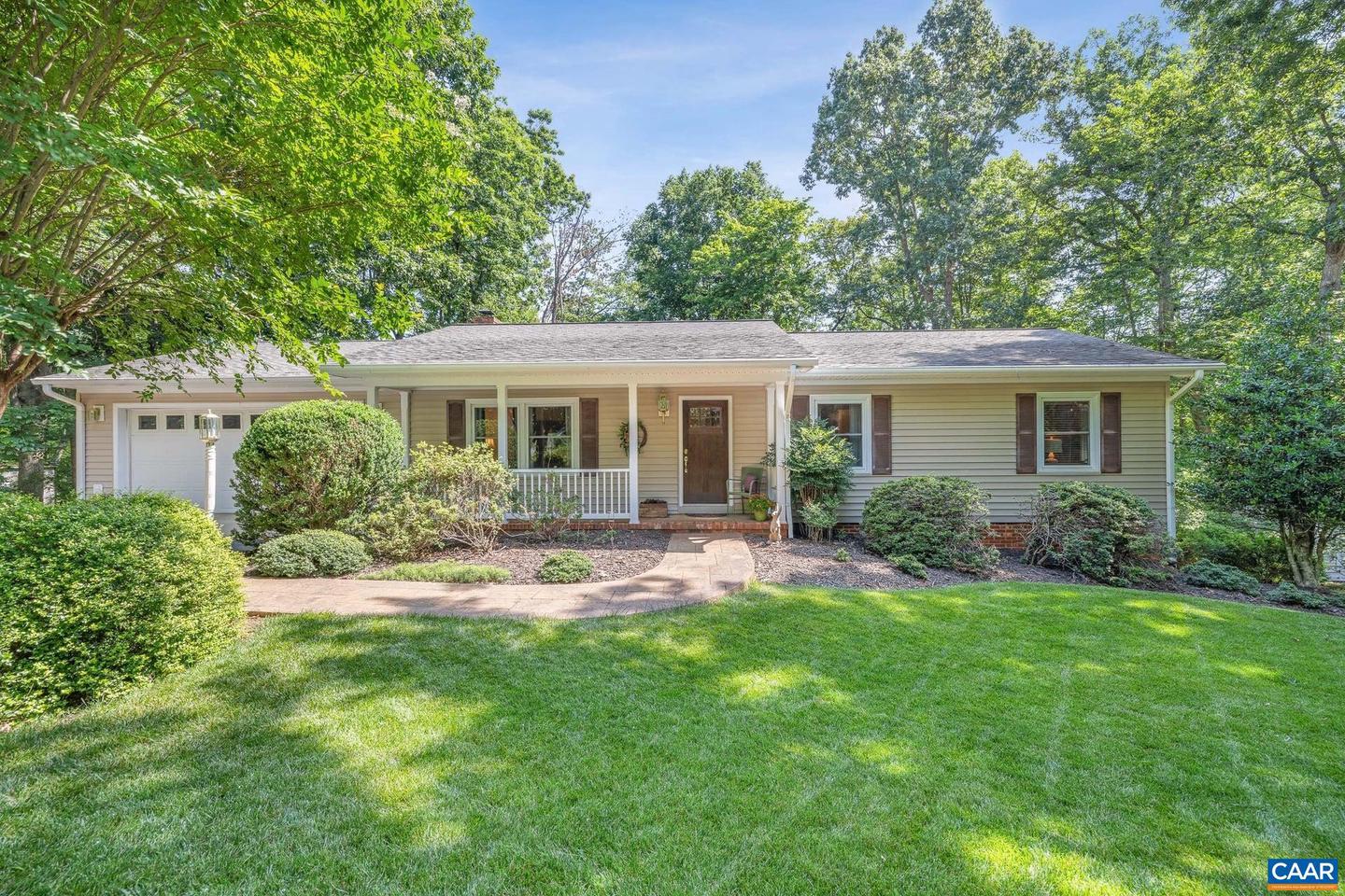 10 Shortwood Cir