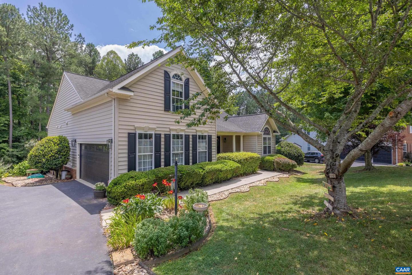 137 Whispering Woods Pl