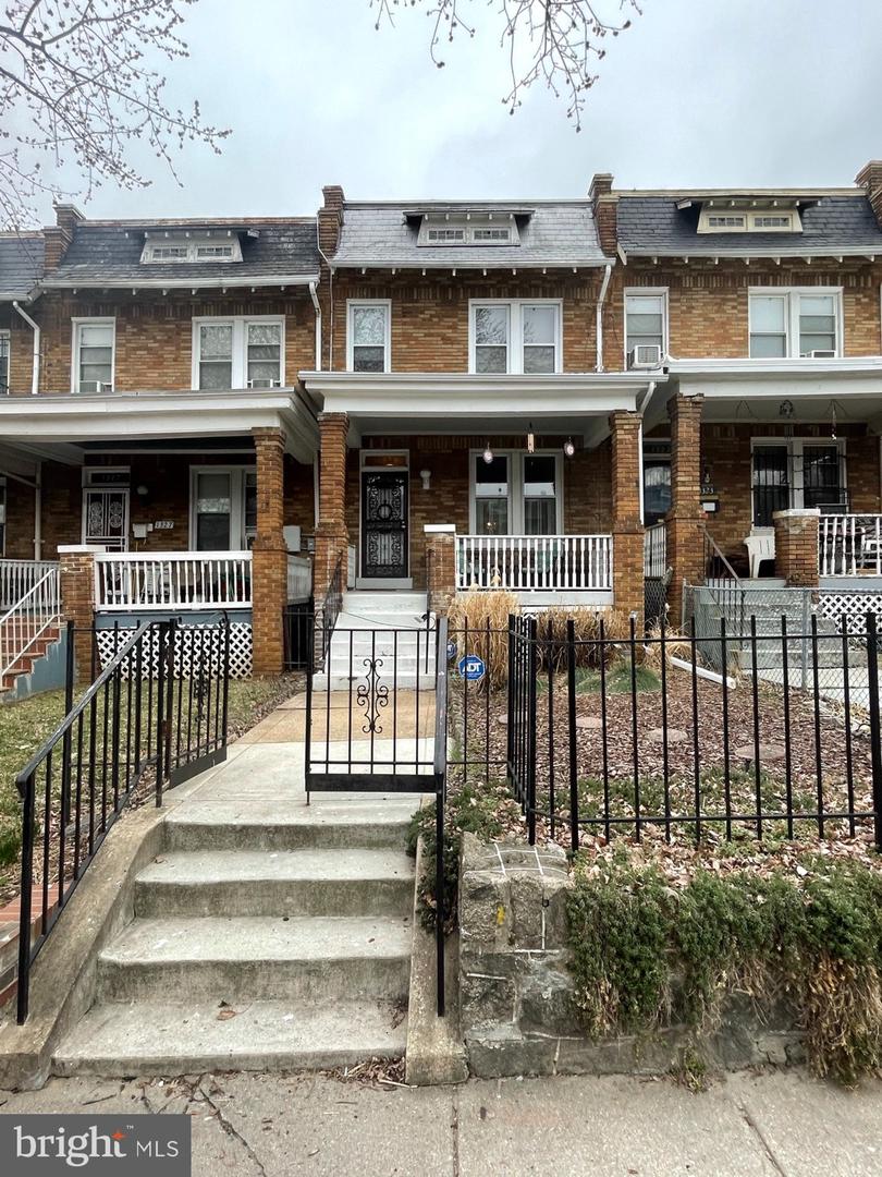 1325 Queen Street NE