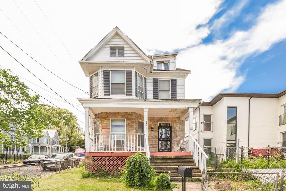 1361 Valley Place SE, Washington