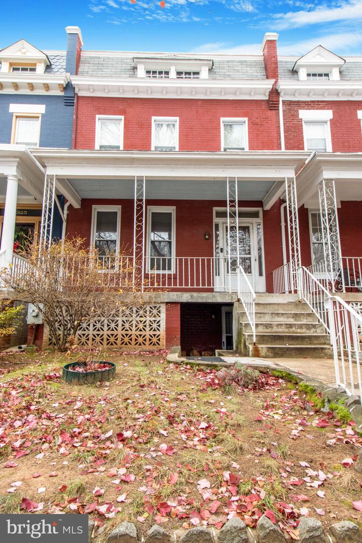 323 10th Street NE, Washington