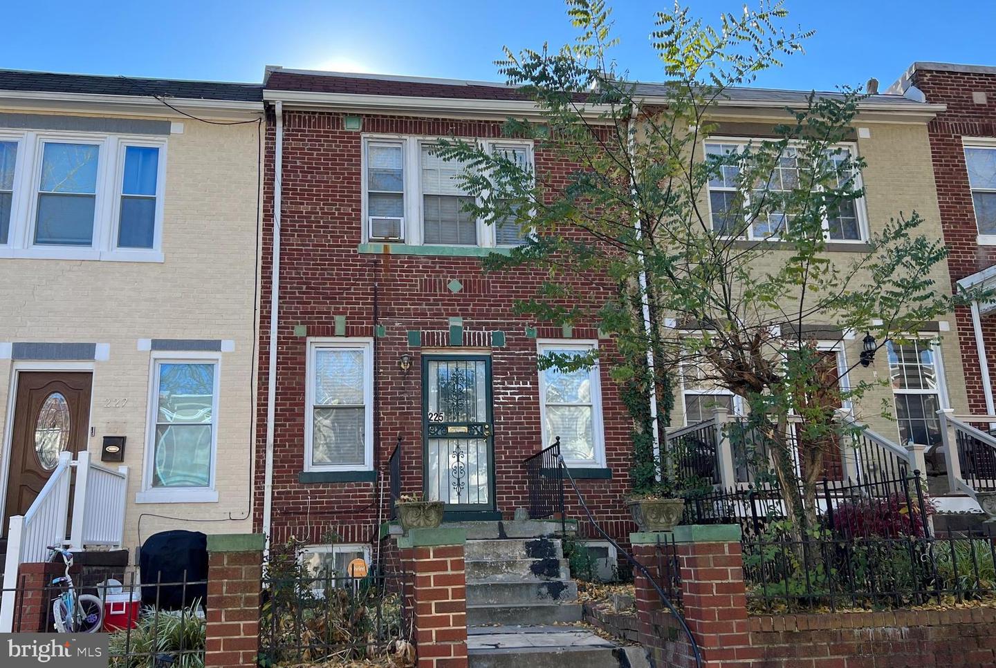 225 Cromwell Terrace NE, Washington