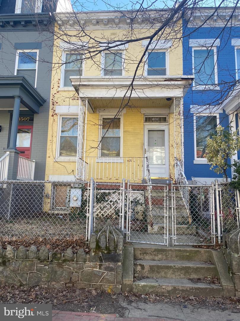 1505 E SE, Washington