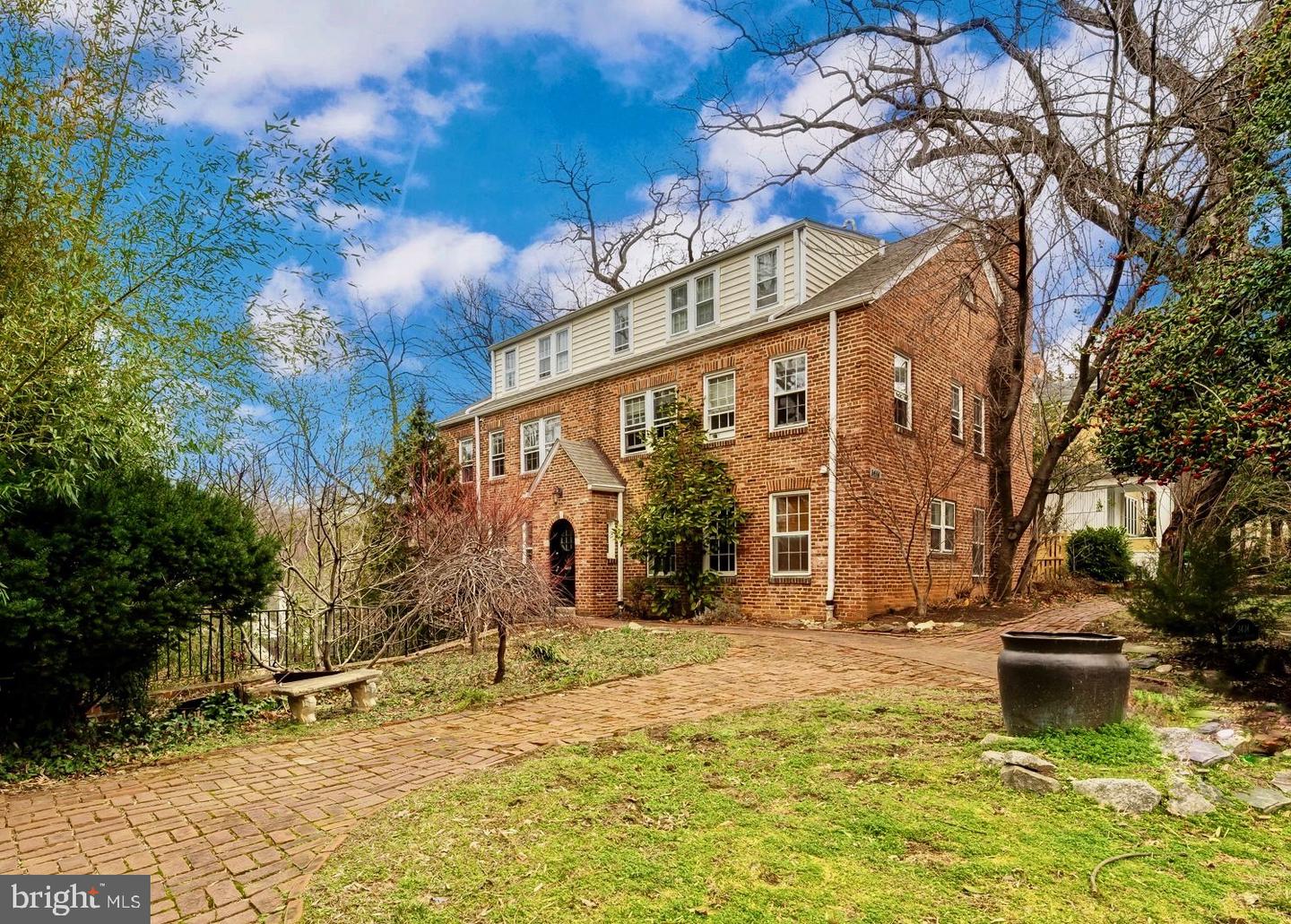 3434 Oakwood Terrace NW, Washington