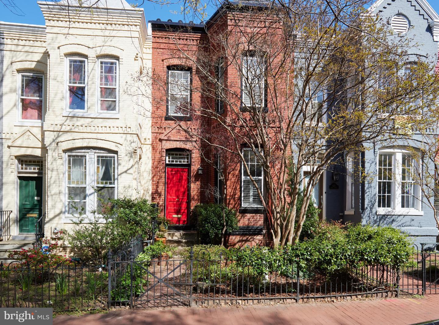 423 3rd Street NE, Washington