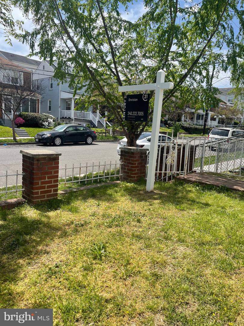 608 Emerson Street NE, Washington