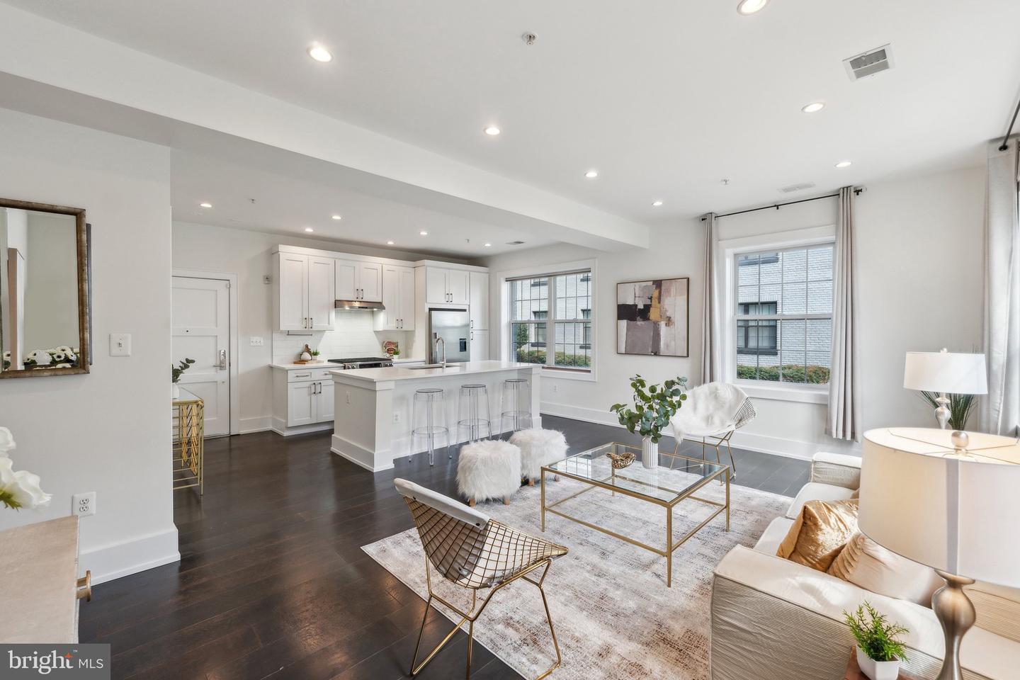 16 17th Street NE #131, Washington