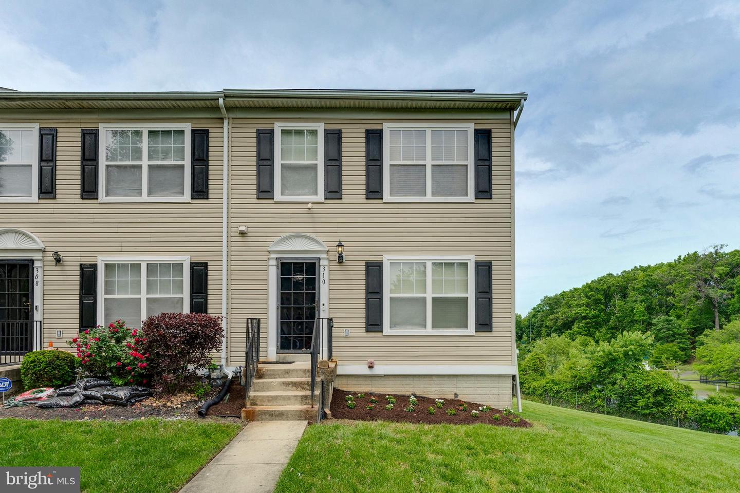 310 Cape Drive SE, Washington