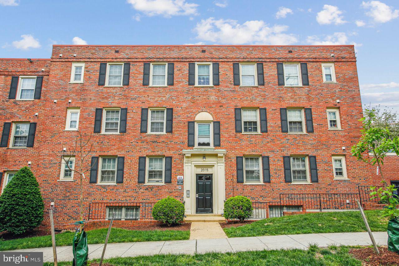 2015 37th Street SE #301, Washington