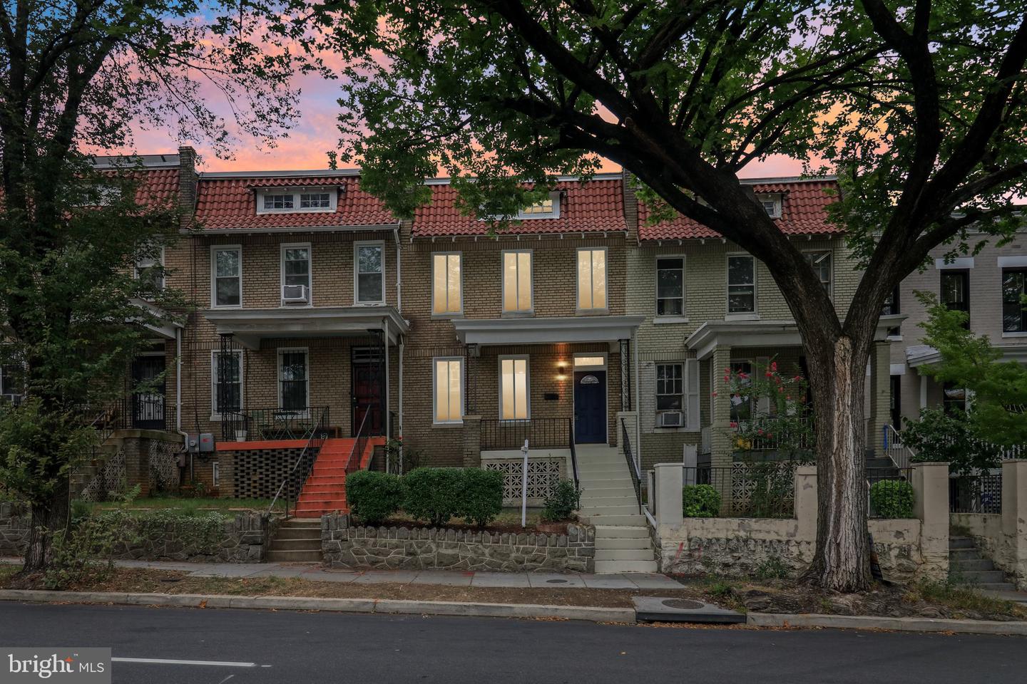 639 NW Columbia Road NW, Washington