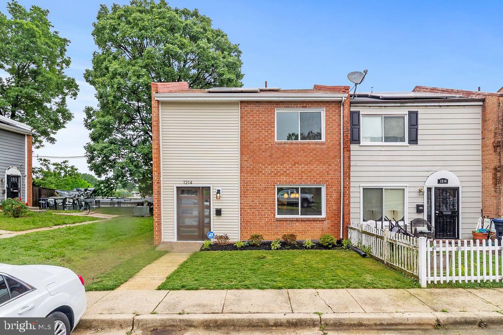 1214 Barnaby Terrace SE, Washington