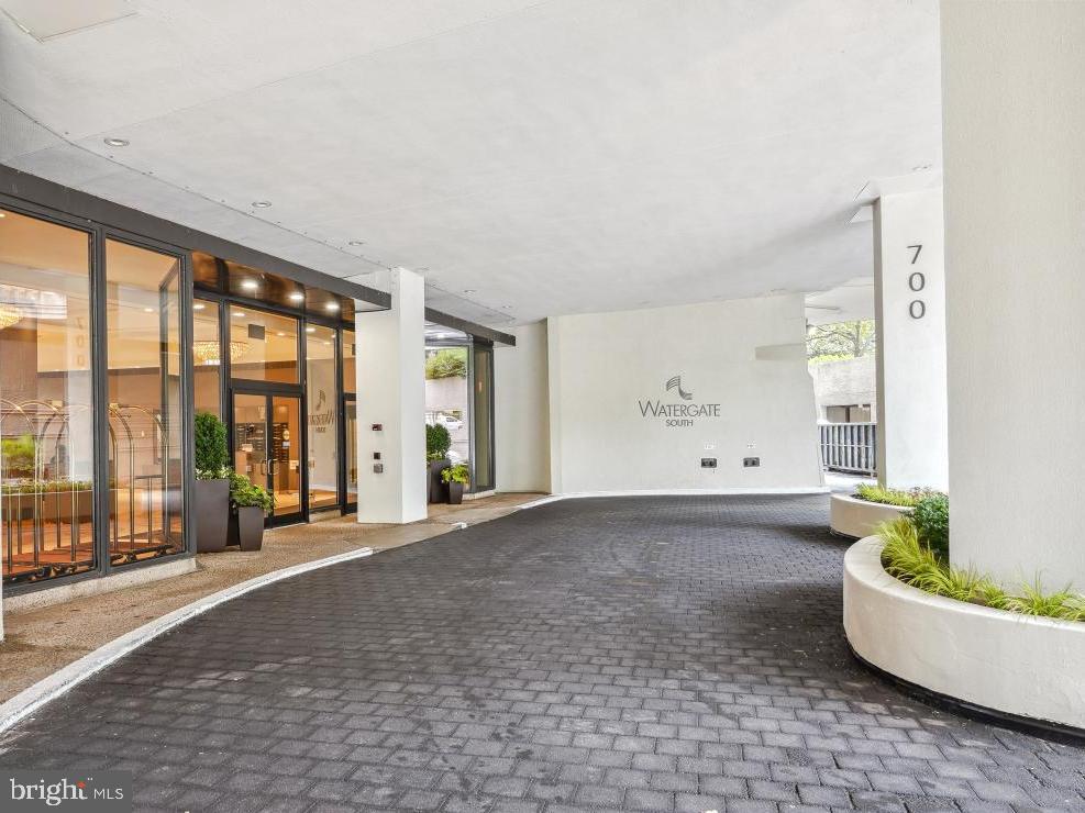 700 New Hampshire Avenue NW #116