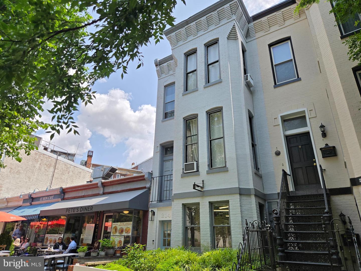 214 2nd Street SE, Washington