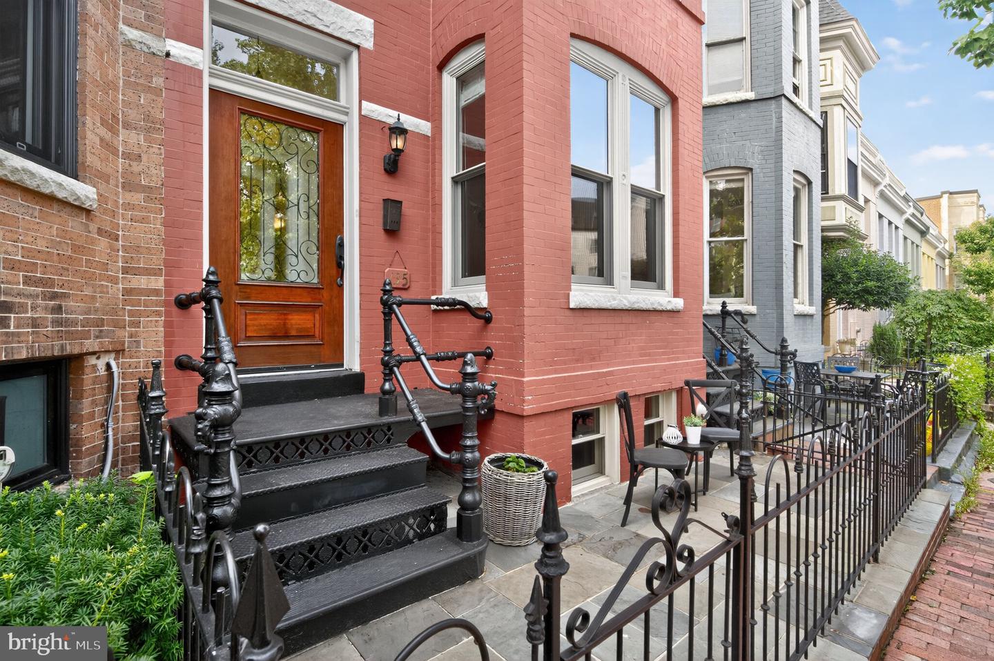 135 E Street SE, Washington