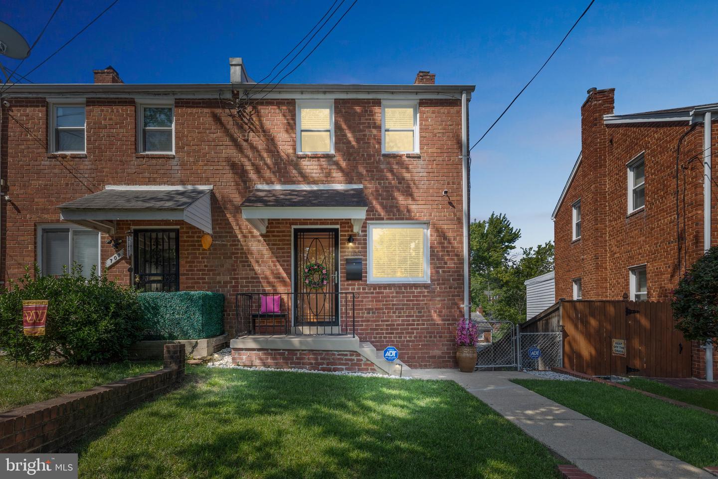 707 Hilltop Terrace SE, Washington