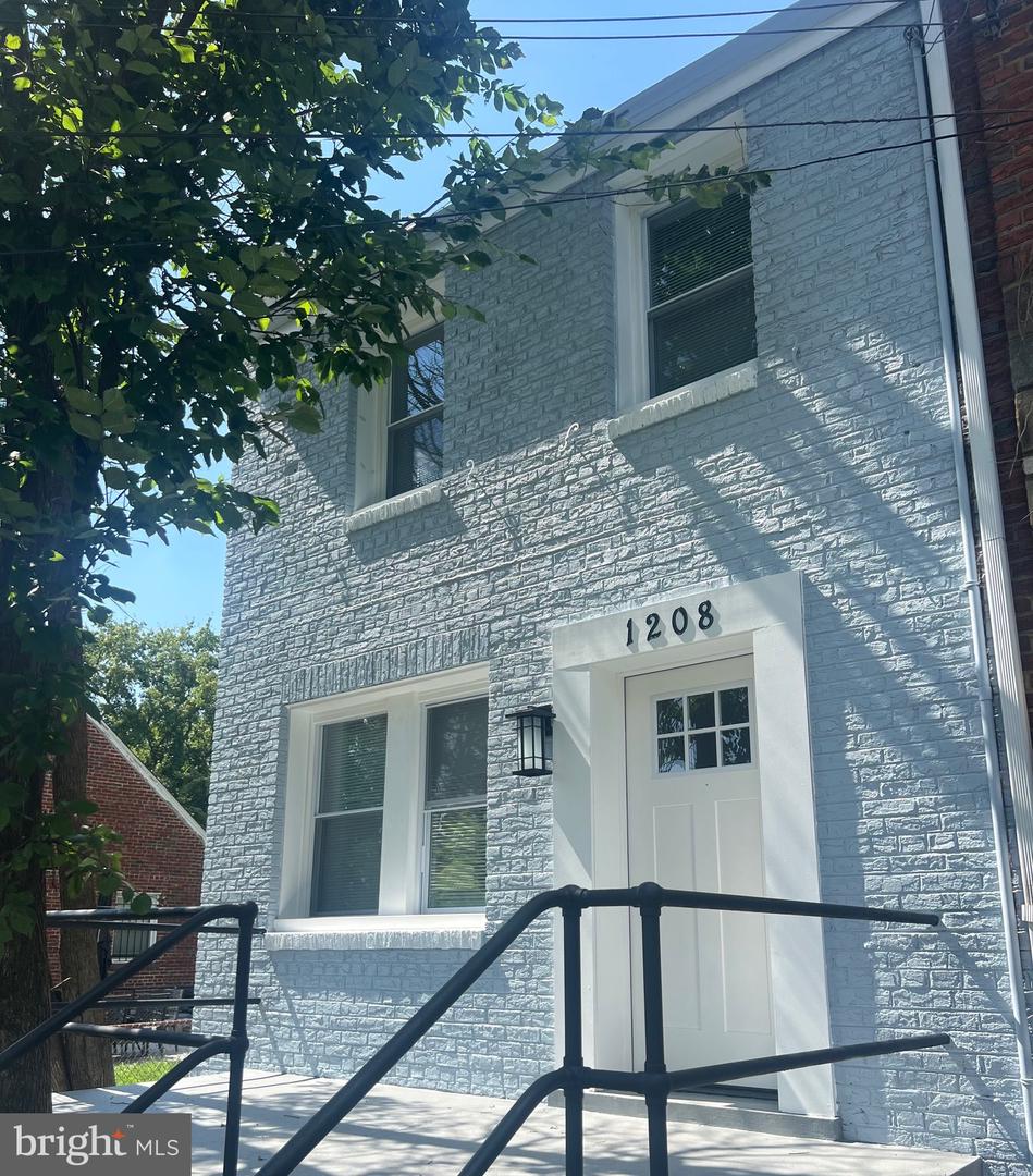 1208 Congress Street SE