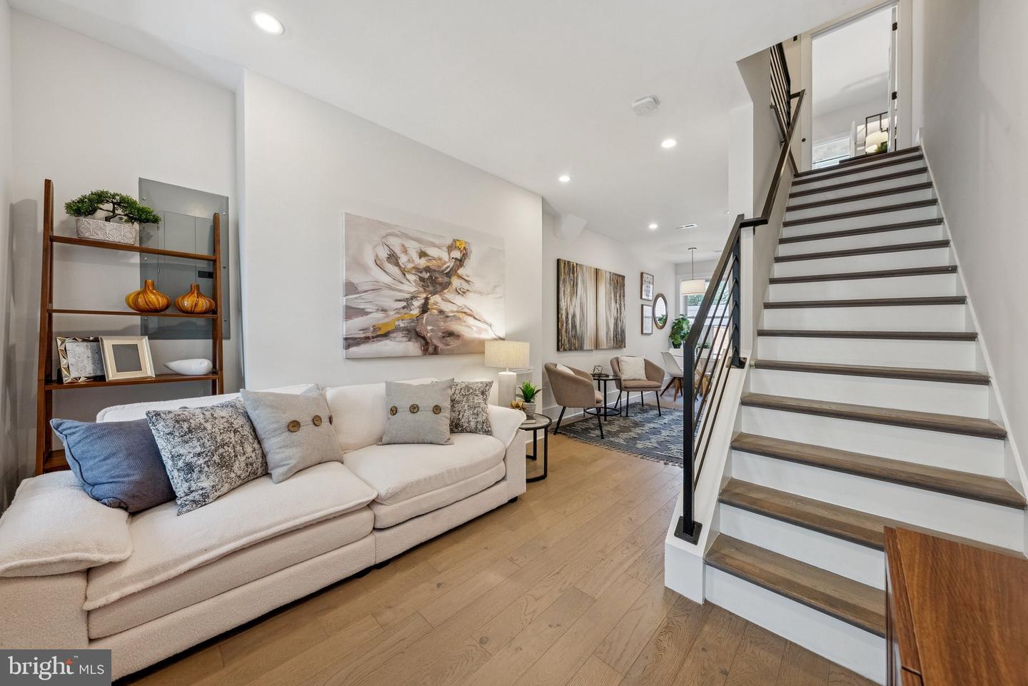 251 14th Place NE, Washington