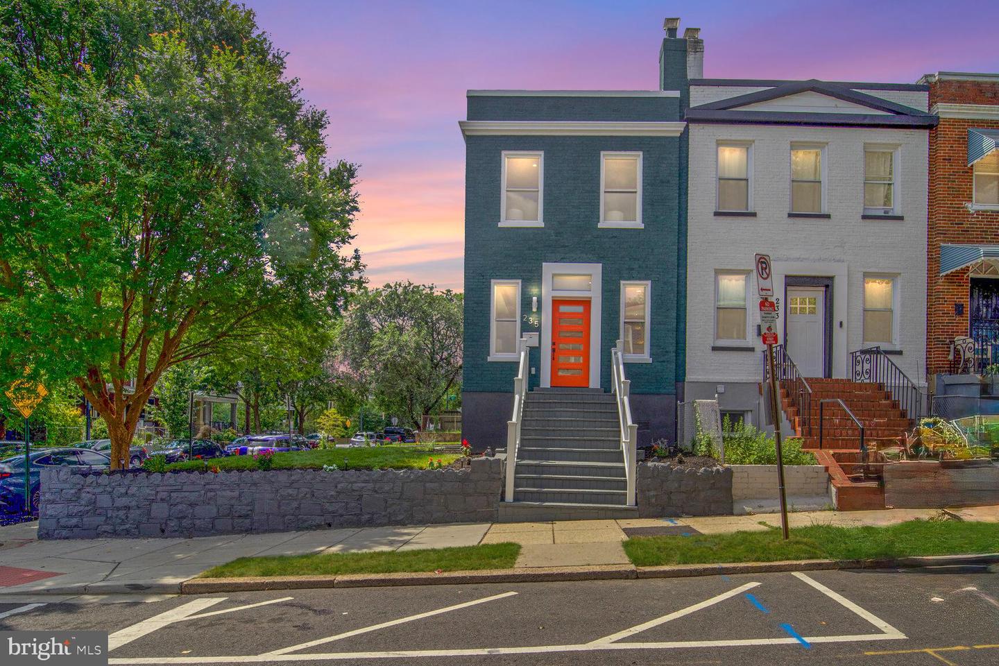 235 Ascot Place NE, Washington