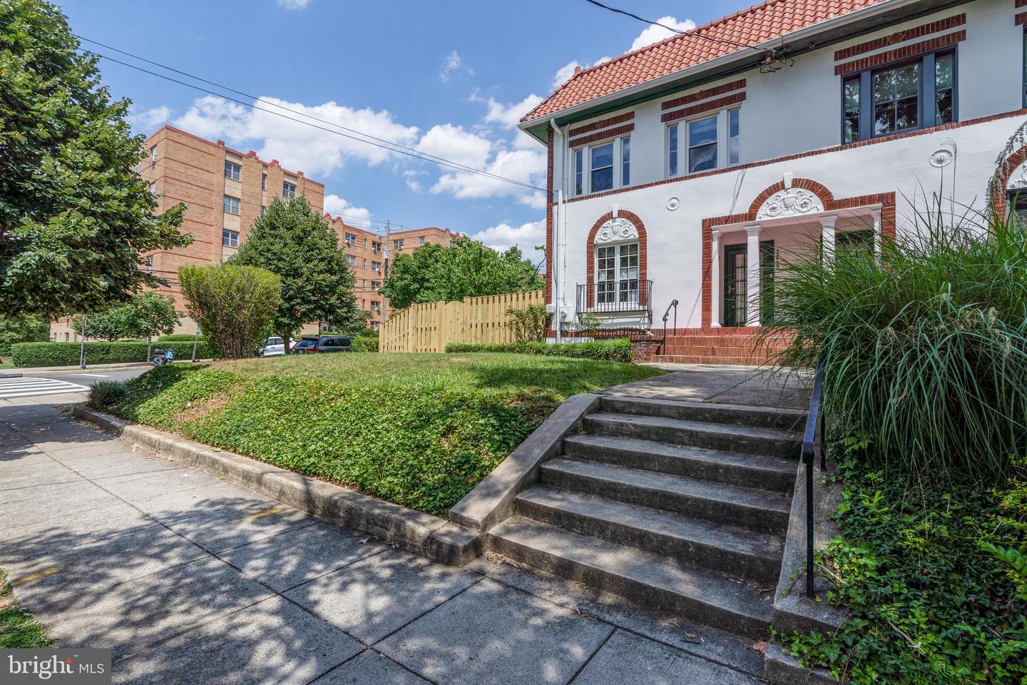 3249 38th Street NW, Washington