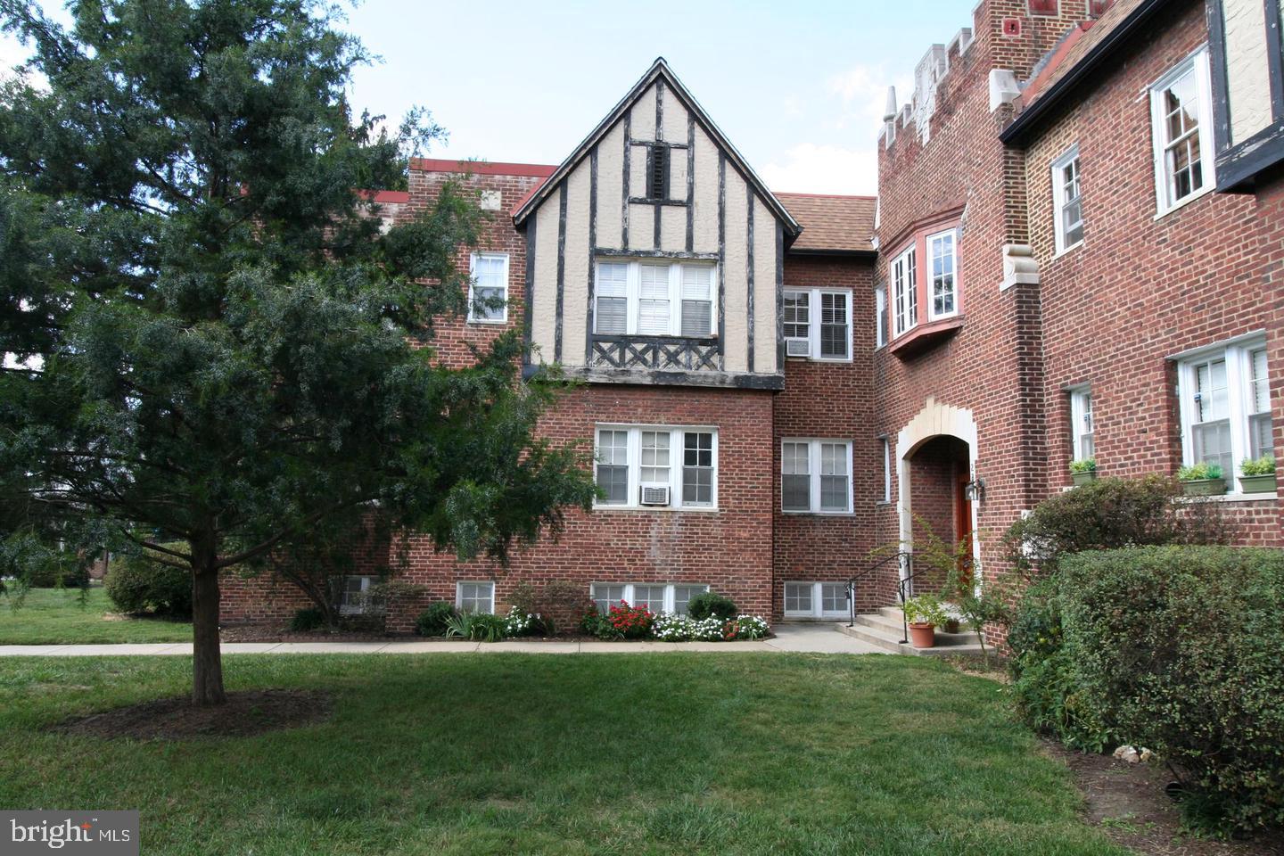 235 Emerson NW #104