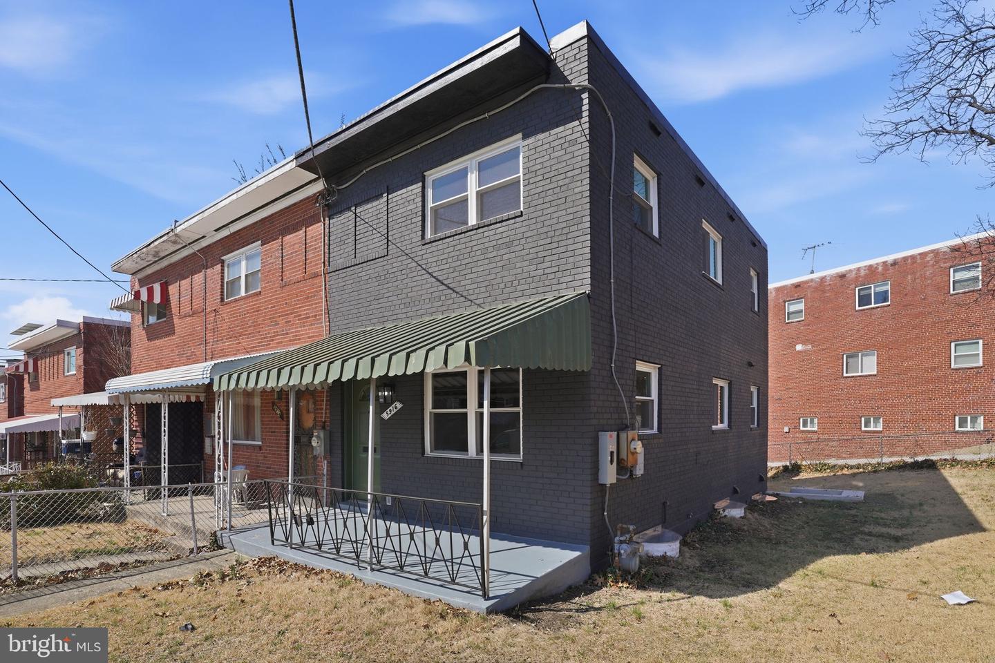 5916 8th Street NE