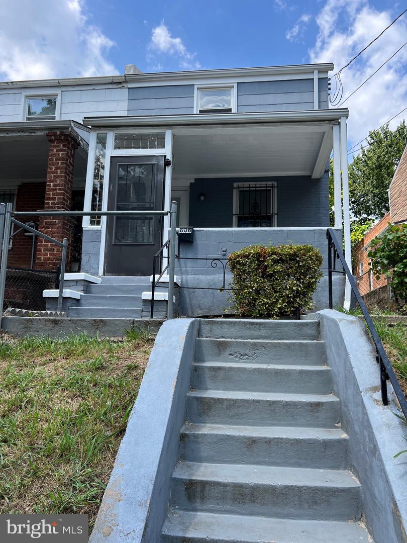 808 Division Avenue NE, Washington
