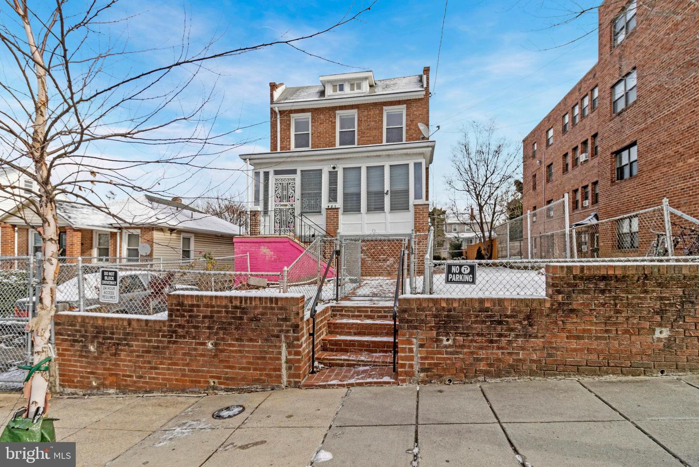 921 48th Street NE, Washington