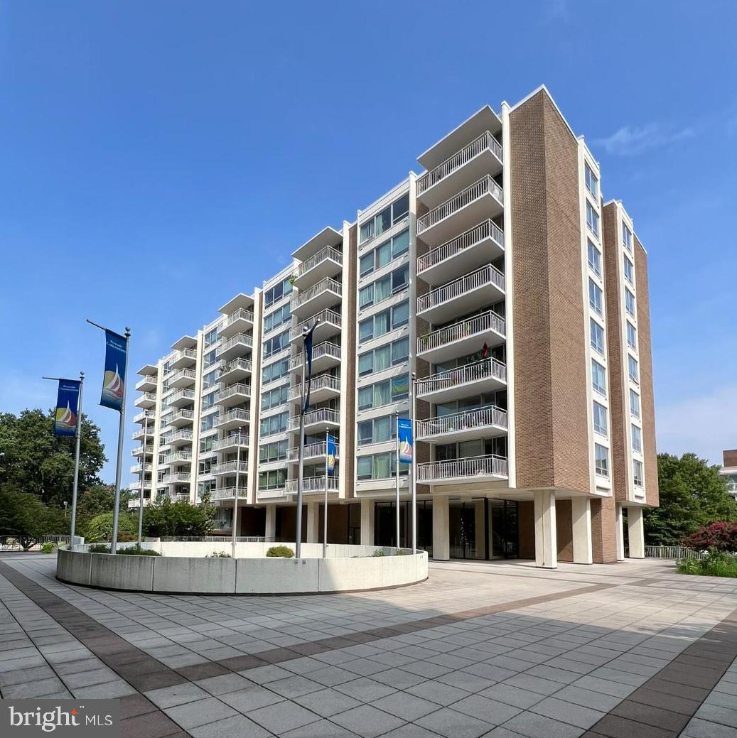 1425 4th Street SW #a304, Washington
