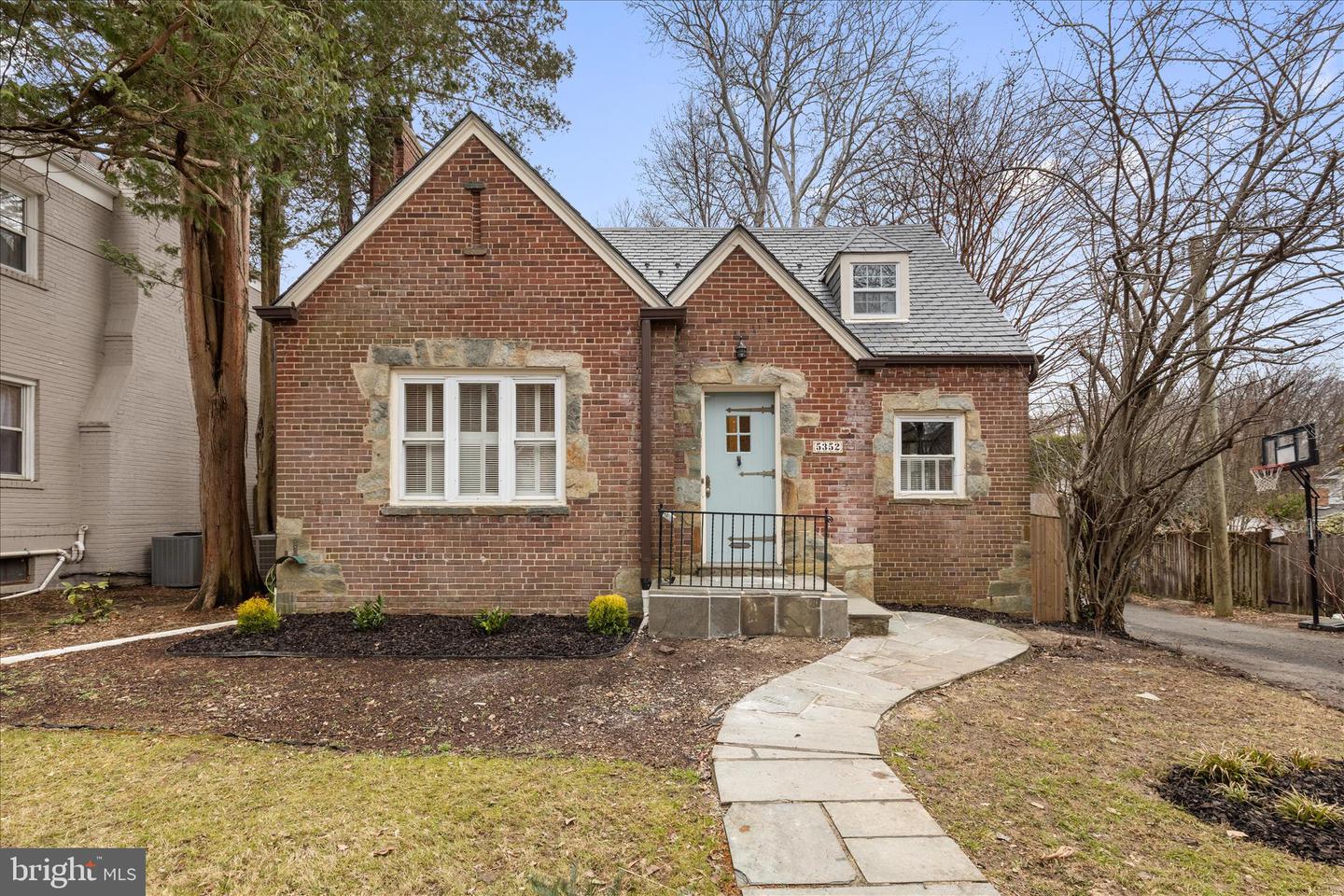 5352 29th Street NW, Washington