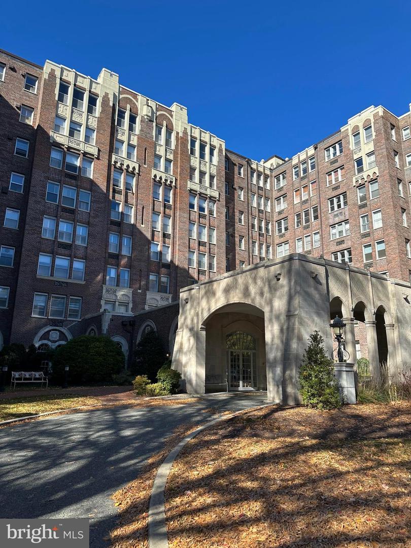 4000 Cathedral Ave NW #249 B