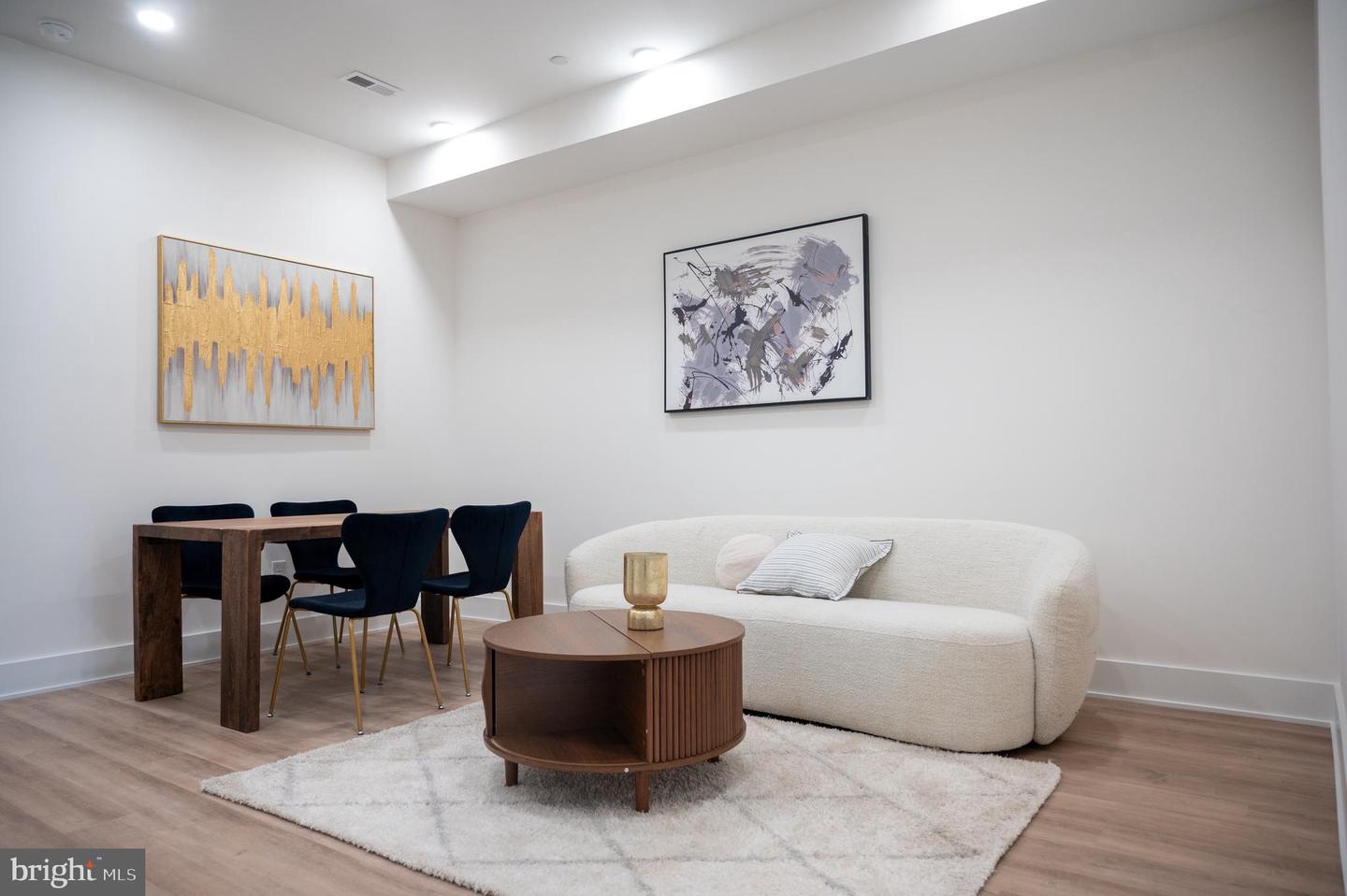 2105 M Street NE #10