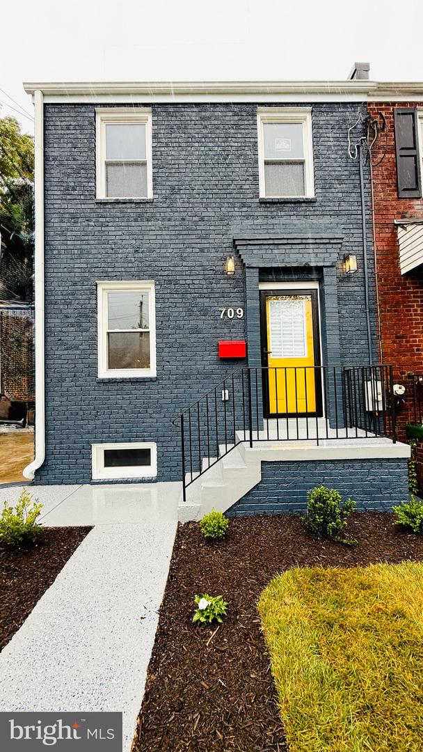 709 Adrian Street SE, Washington