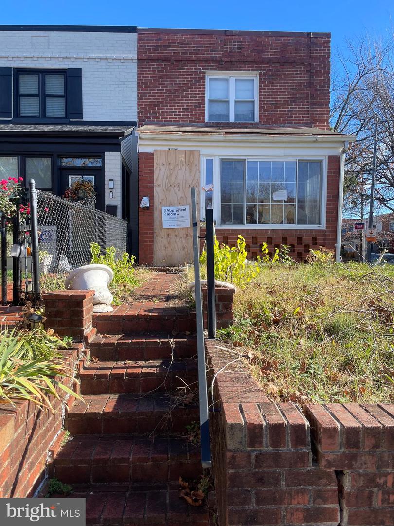 101 33rd Street NE