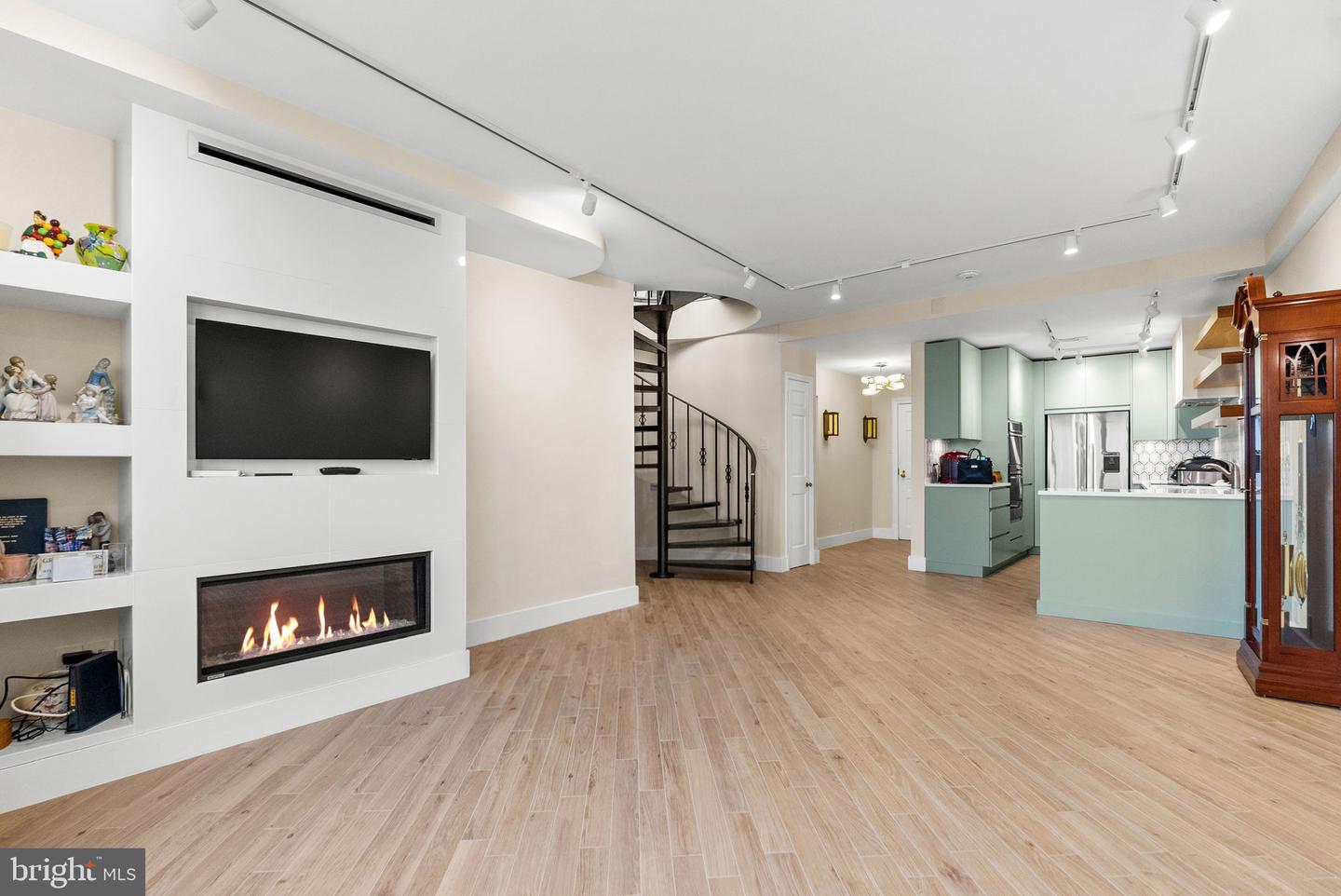 700 New Hampshire Avenue NW #1512