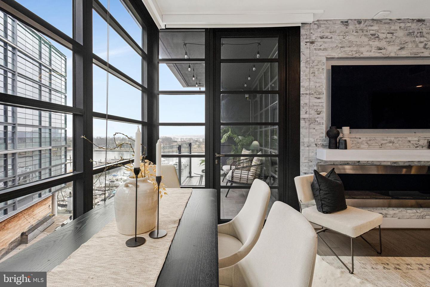45 Sutton Square SW #605