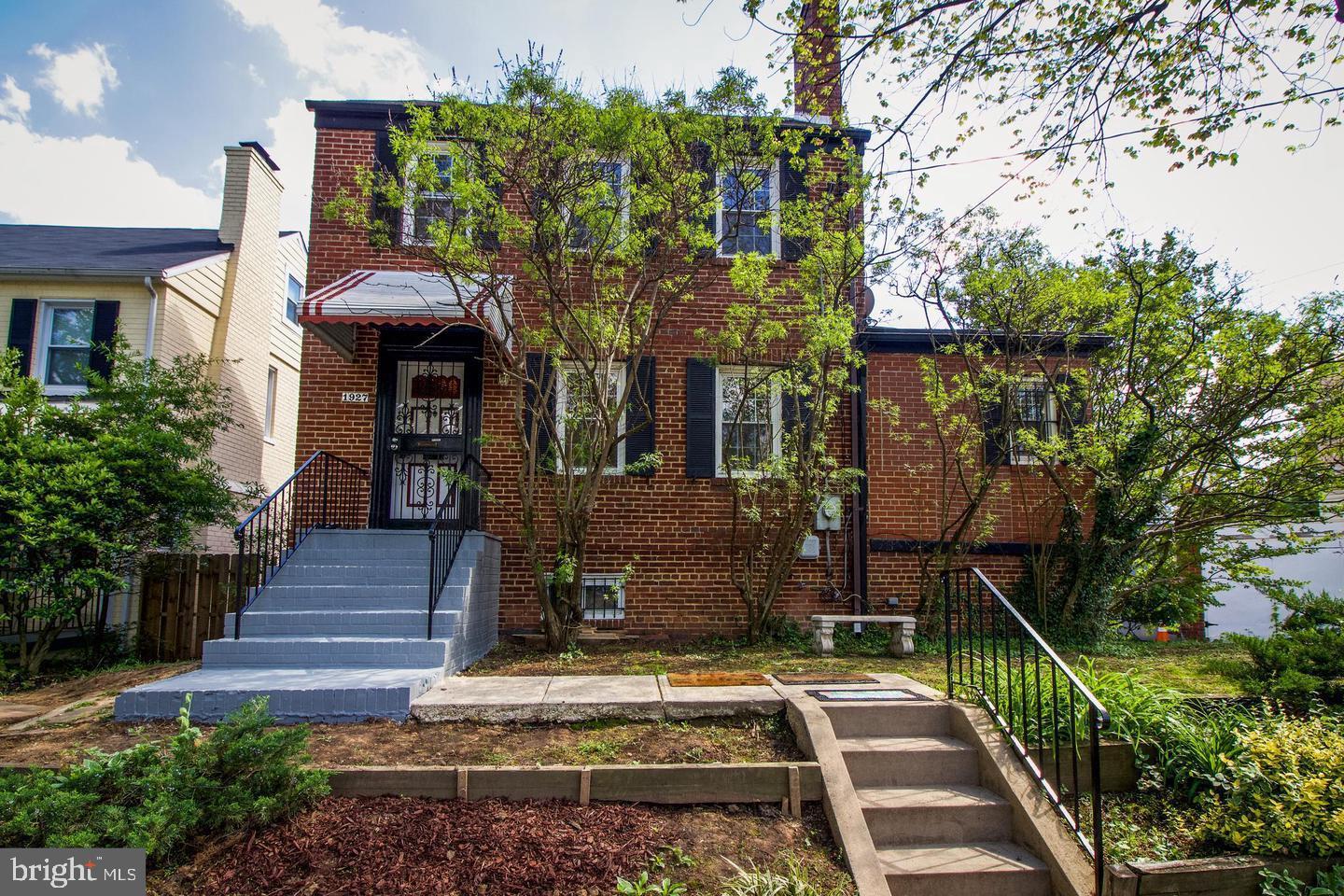 1927 Quincy Street NE
