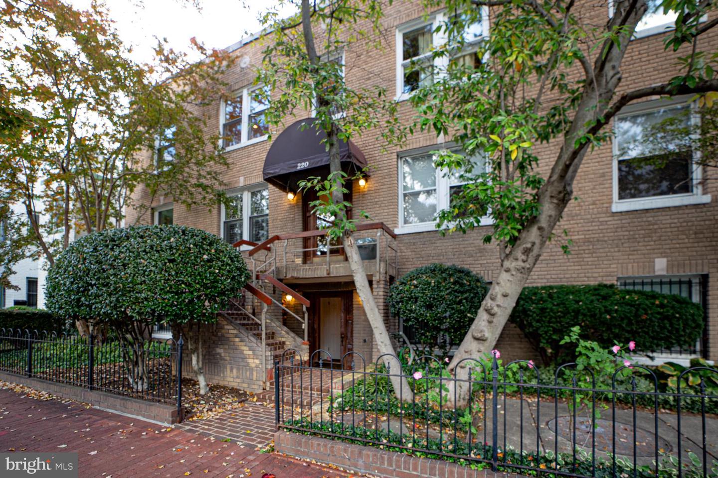 220 13th Street SE #24, Washington