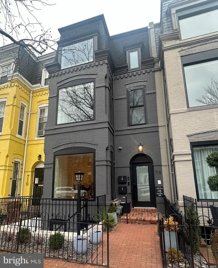 718 6th Street NE #1, Washington
