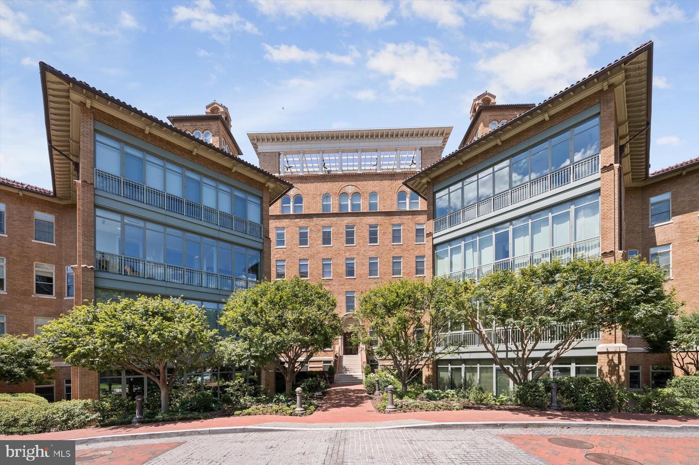 2425 L Street NW #303