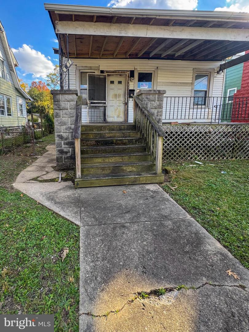 2017 Perry Street NE