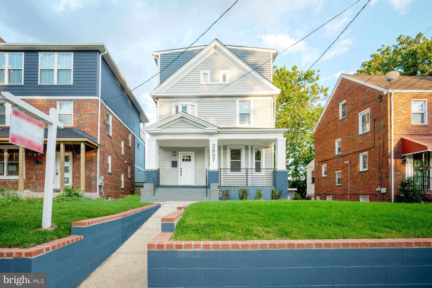 2907 Carlton Avenue NE, Washington
