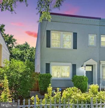 1319 49th Street NE