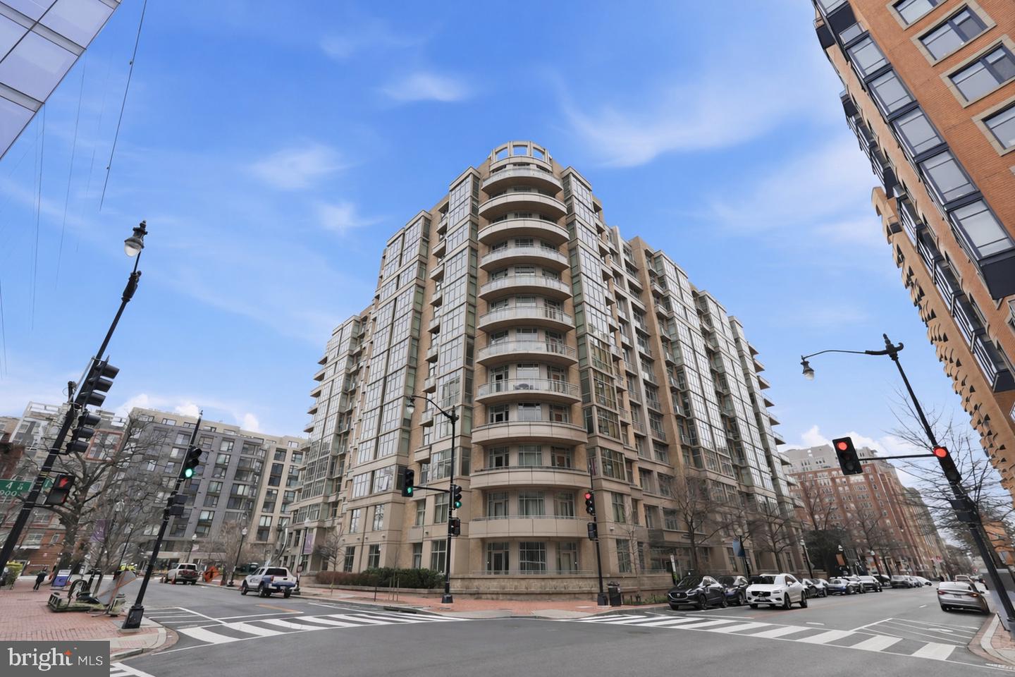 811 4th Street NW #404, Washington