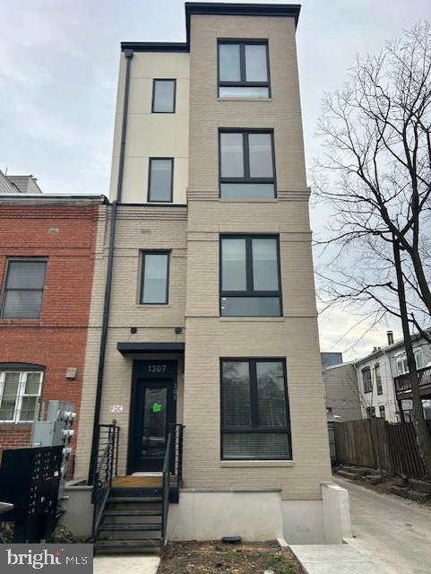 1307 K Street SE #101, Washington