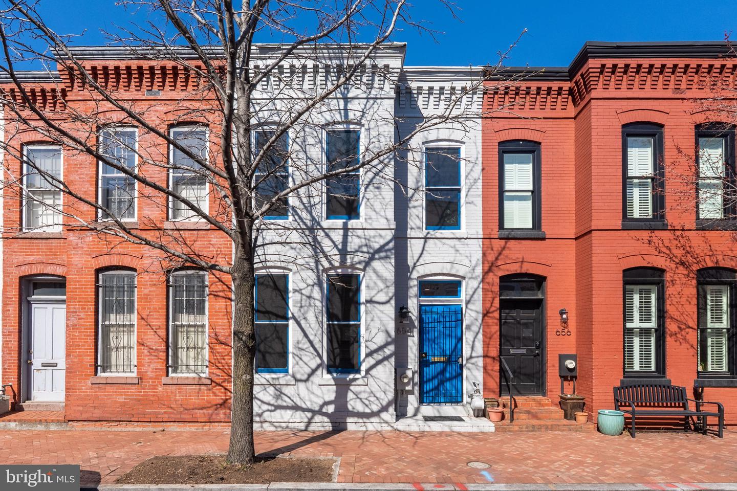 654 Acker Place NE, Washington