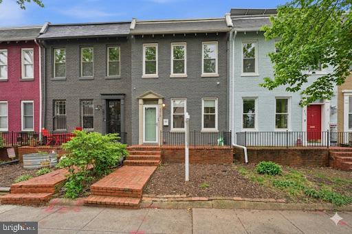 215 15th Street NE