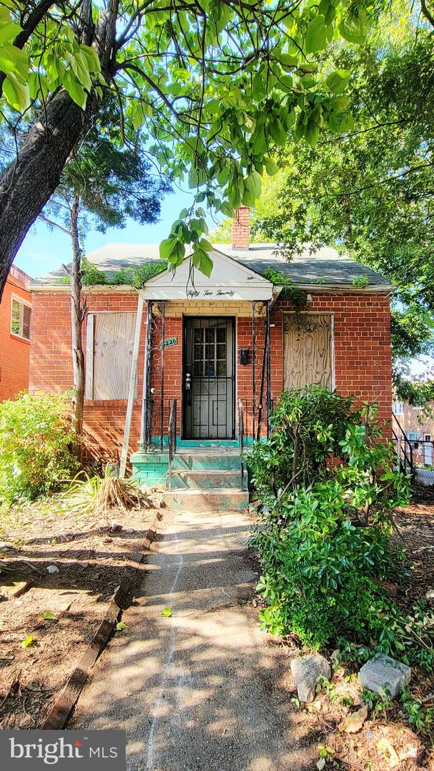 5220 Clay Street NE, Washington