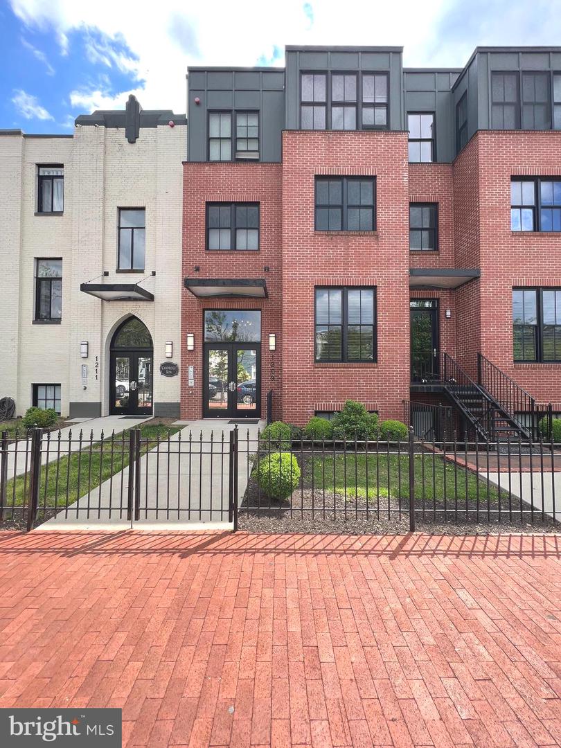 1209 G Street SE #8