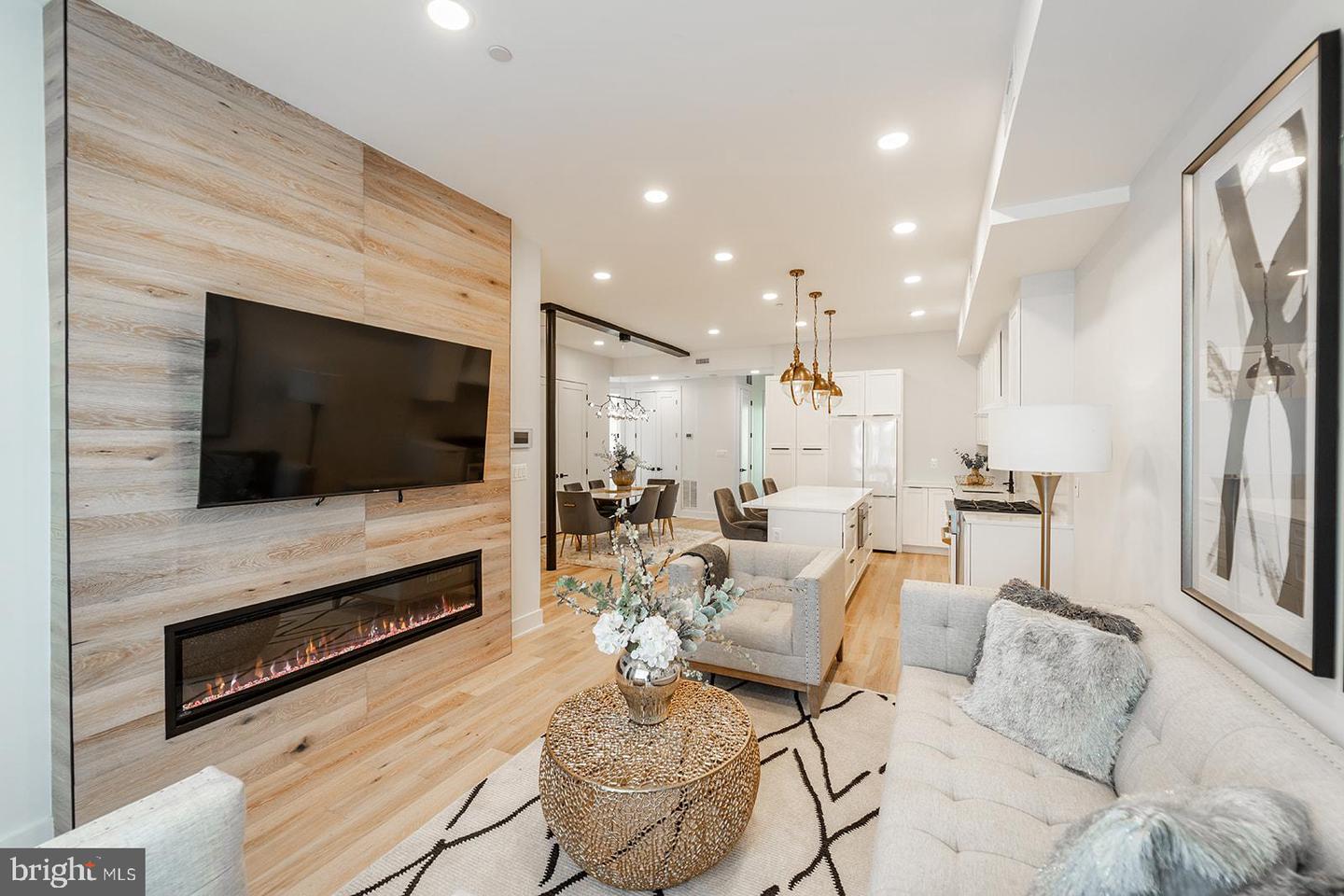 1215 Holbrook Terrace NE #2